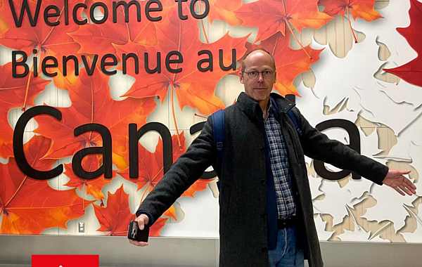 Der Senator am Flughafen in Kanada