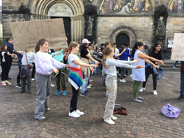 Flashmob zum 17. UNESCO-Ziel 